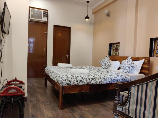 The Karauli Villa by Le Pension Stays : photo 3 de la chambre chambre double supérieure
