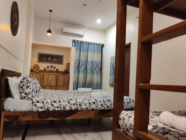 The Karauli Villa by Le Pension Stays : photo 5 de la chambre suite familiale