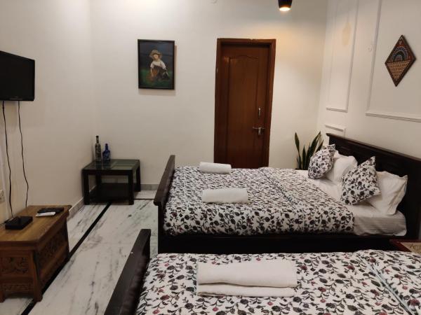 The Karauli Villa by Le Pension Stays : photo 6 de la chambre suite familiale
