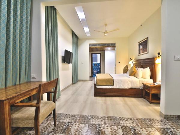 RUDRA VILAS - A Royal Heritage Hotel : photo 2 de la chambre suite lit queen-size