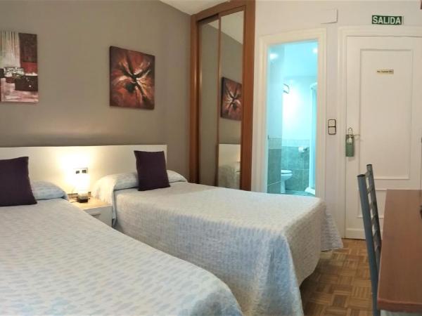 Alojamientos Pamplona : photo 8 de la chambre chambre lits jumeaux