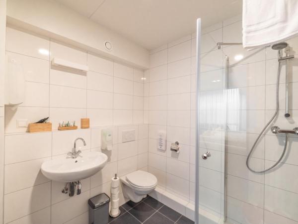 Pink Flamingo Boutique Hostel : photo 7 de la chambre chambre double ou lits jumeaux avec salle de bains privative