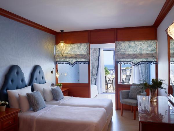 Serita Beach Hotel : photo 2 de la chambre chambre familiale