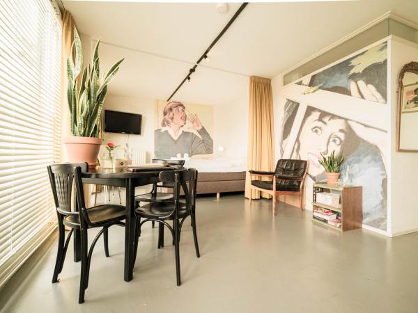 Pink Flamingo Boutique Hostel : photo 3 de la chambre chambre double deluxe avec balcon