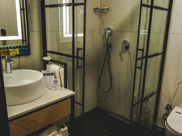 Ni Hotel Lara : photo 6 de la chambre chambre triple avec terrasse