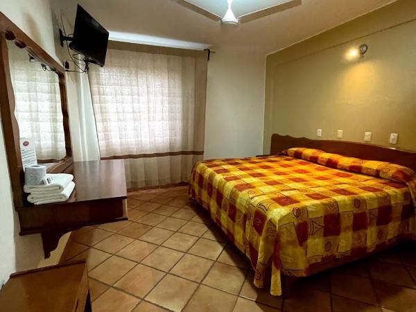 HOTEL BUGAMBILIAS : photo 2 de la chambre grande chambre simple 