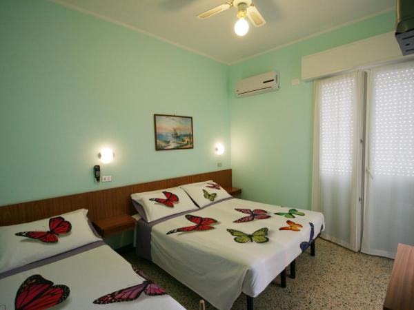 Hotel Amalfi : photo 9 de la chambre chambre triple basique
