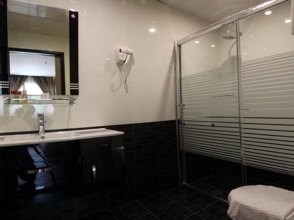 Mandarin Hotel Kota Kinabalu : photo 2 de la chambre chambre familiale