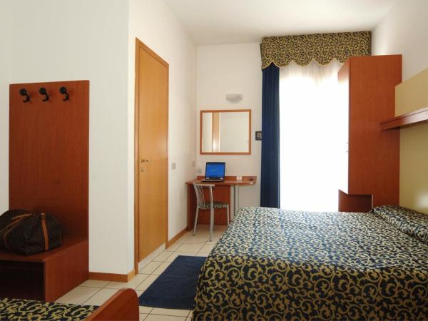 Hotel Lido : photo 2 de la chambre chambre triple