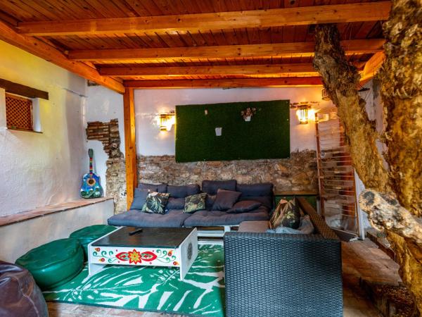 Amaka House : photo 8 de la chambre chambre double standard avec salle de bains commune