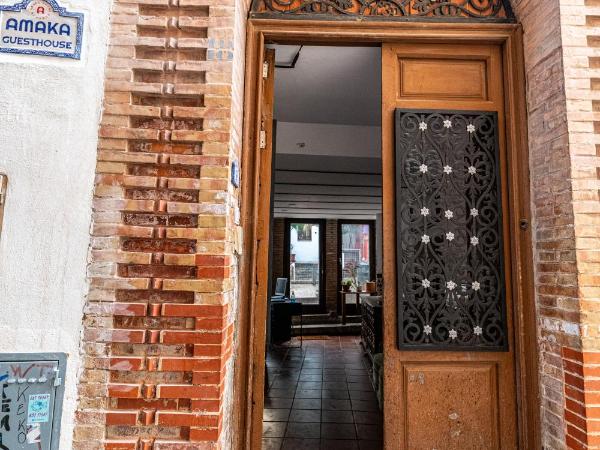 Amaka House : photo 10 de la chambre chambre double standard avec salle de bains commune