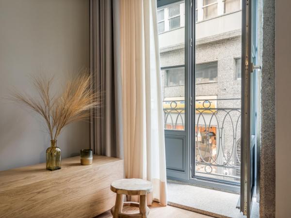 Legends House by Sweet Porto : photo 2 de la chambre chambre double ou lits jumeaux supérieure avec vue sur ville