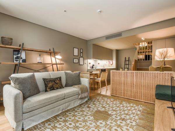 Legends House by Sweet Porto : photo 1 de la chambre chambre double ou lits jumeaux supérieure avec vue sur ville