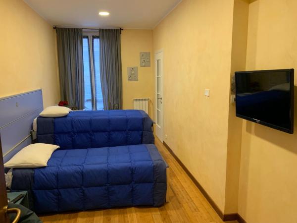 Casa Friends Lingotto Ospedali Metro Spezia : photo 8 de la chambre chambre lits jumeaux avec salle de bains privative