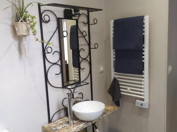 L'Echappée Belle : photo 5 de la chambre chambre double avec salle de bains privative