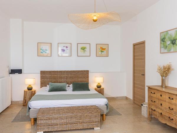 Mas de Capelou : photo 2 de la chambre chambre familiale (2 adultes et 2 enfants)