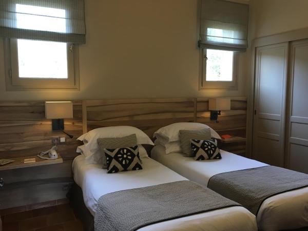 Mas de l'Oulivié : photo 3 de la chambre chambre double ou lits jumeaux classique