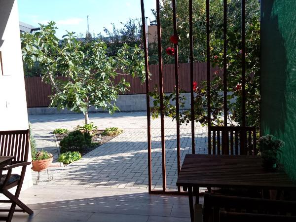 Borostyán Vendégház Eger : photo 10 de la chambre chambre triple avec salle de bains privative