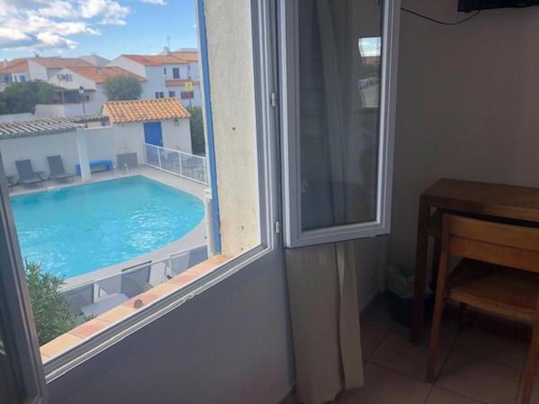 Hotel Le Bleu Marine : photo 3 de la chambre chambre double - vue sur village