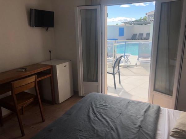 Hotel Le Bleu Marine : photo 1 de la chambre chambre double avec balcon ou terrasse