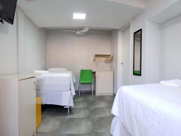 Esquina Batel - Hotel Econômico : photo 4 de la chambre chambre lits jumeaux pour personnes à mobilité réduite