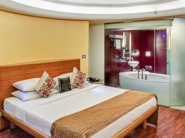 Hotel Sahara Star : photo 4 de la chambre chambre lit king-size mercure avec baignoire et balcon privé - vue sur lagune