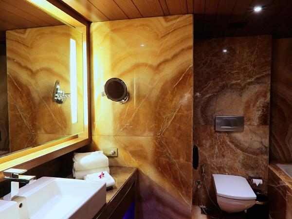 Hotel Sahara Star : photo 4 de la chambre suite lit king-size uranus avec baignoire (non-fumeurs)