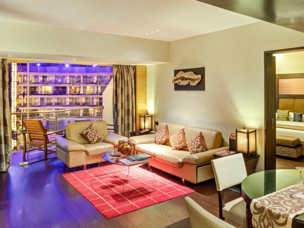 Hotel Sahara Star : photo 2 de la chambre suite lit king-size uranus avec baignoire et balcon privé - vue sur lagune