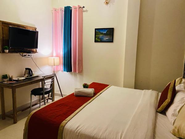 The Indraj Palace Hotel : photo 1 de la chambre chambre double deluxe (2 adultes + 1 enfant)