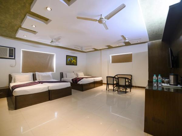 Hotel Karan Vilas : photo 1 de la chambre chambre quadruple - vue sur jardin