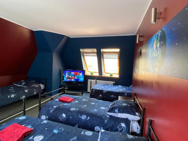Hostel Galaxy : photo 1 de la chambre lit simple dans dortoir pour hommes