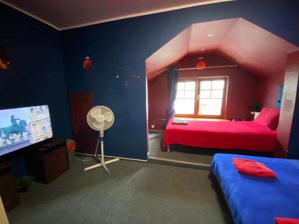 Hostel Galaxy : photo 6 de la chambre chambre triple avec salle de bains commune