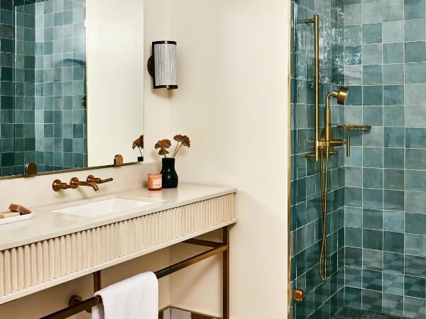 Alsace LA : photo 4 de la chambre chambre lit king-size avec balcon