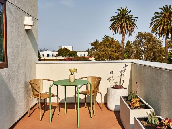 Alsace LA : photo 1 de la chambre chambre lit king-size avec balcon