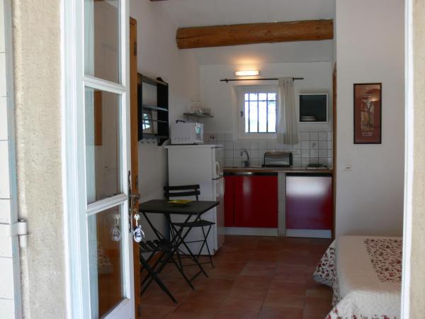 La Coudoulière : photo 6 de la chambre studio - vue sur piscine