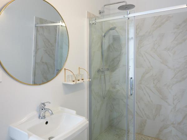 Hôtel De France Et De Guise - 1891 : photo 3 de la chambre chambre triple