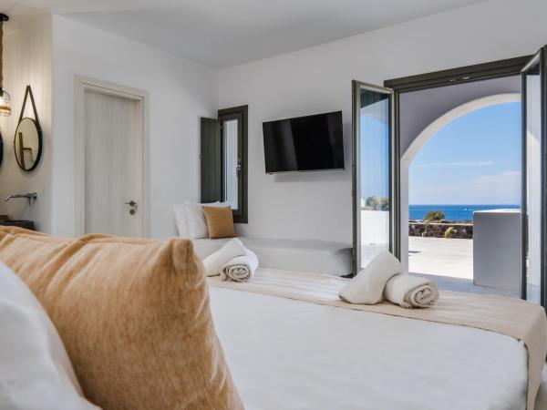 Amethyst Luxury Suites Oia : photo 7 de la chambre deluxe suite with outdoor heated jetted tub