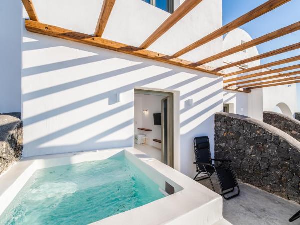 Amethyst Luxury Suites Oia : photo 6 de la chambre deluxe suite with outdoor heated jetted tub