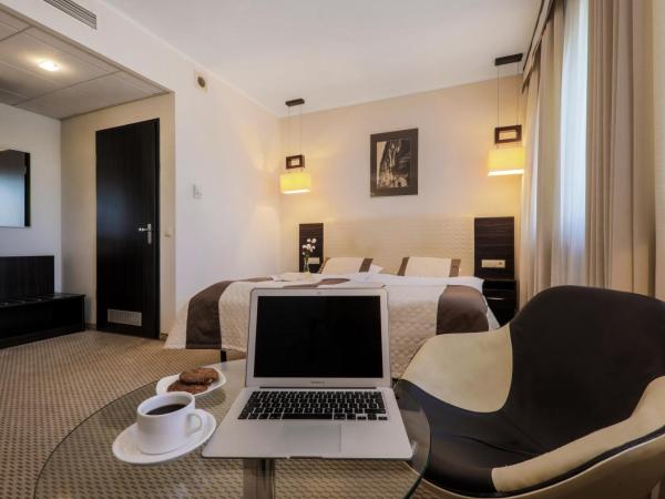 Hotel Borowiecki : photo 3 de la chambre chambre double deluxe (2 adultes + 1 enfant)