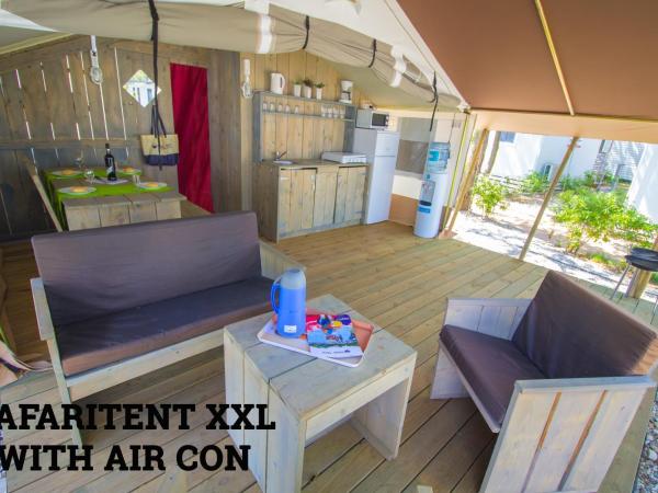 Easyatent Safari tent Bijela Uvala : photo 5 de la chambre safari tent with bathroom and aircon