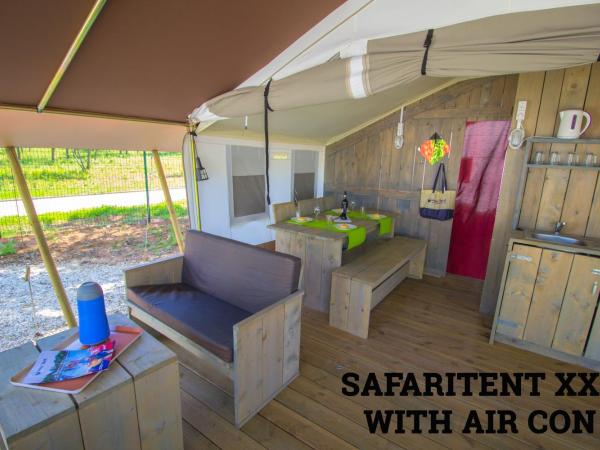 Easyatent Safari tent Bijela Uvala : photo 8 de la chambre safari tent with bathroom and aircon