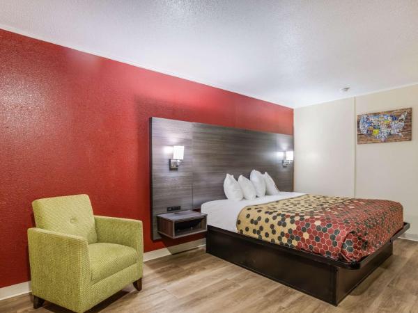 Econo Lodge : photo 2 de la chambre chambre lit king-size - non-fumeurs