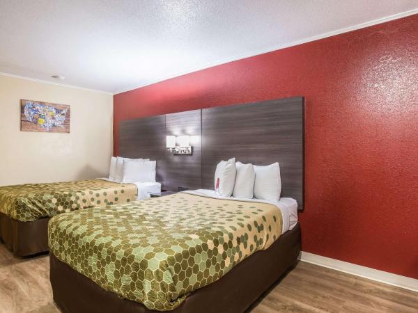 Econo Lodge : photo 2 de la chambre chambre double deluxe avec 2 lits doubles - non-fumeurs