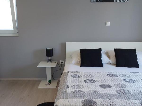 Guest House Dragić - Anex : photo 10 de la chambre chambre double deluxe avec balcon