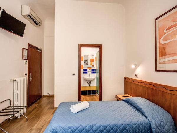 Hotel Nuova Italia : photo 1 de la chambre chambre double ou lits jumeaux