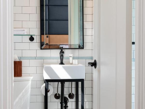 Hotel Theodore : photo 2 de la chambre chambre lit king-size deluxe