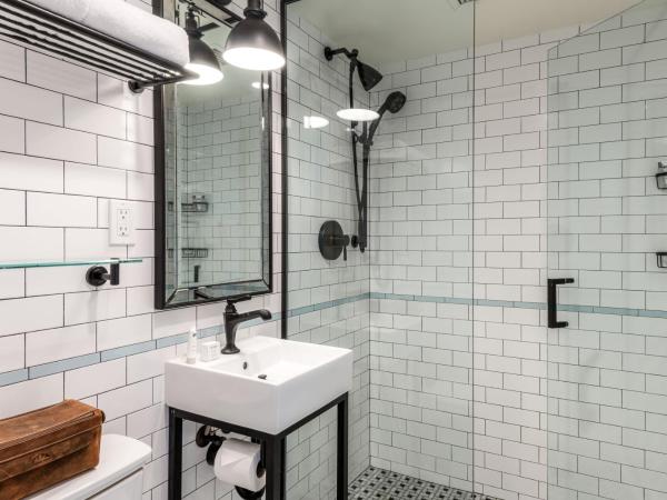 Hotel Theodore : photo 4 de la chambre chambre lit king-size supérieure