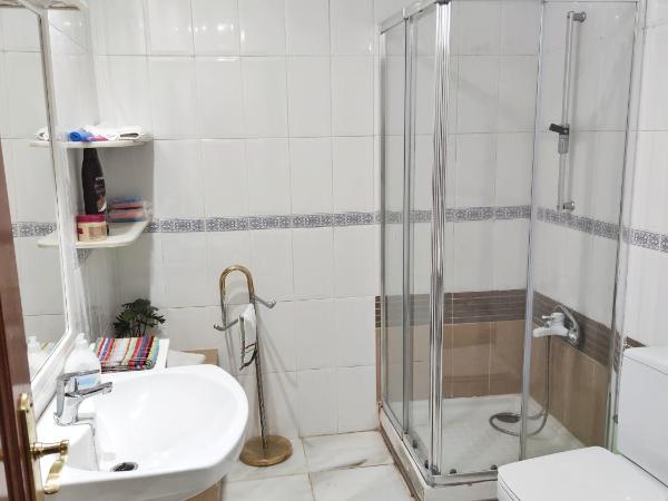 Apartamento El Duque - Plaza de las Tendillas : photo 6 de la chambre chambre double avec salle de bains commune