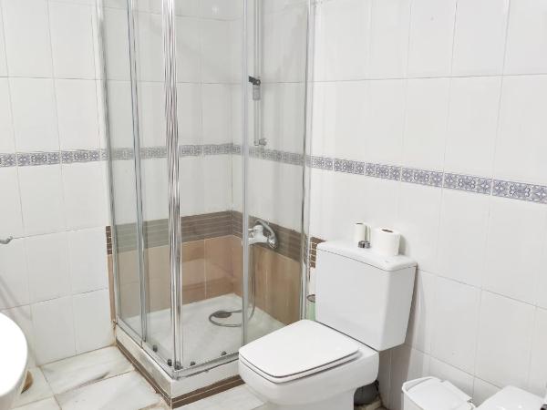Apartamento El Duque - Plaza de las Tendillas : photo 7 de la chambre chambre double avec salle de bains commune