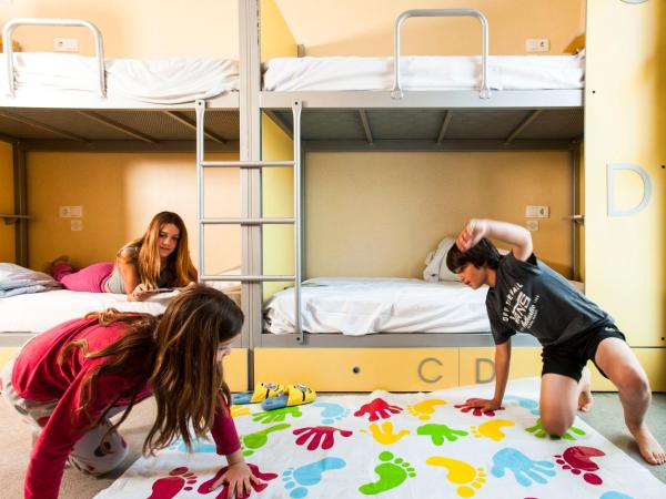 Twentytu Hostel Barcelona : photo 5 de la chambre chambre quadruple avec 2 lits superposés pour 3 personnes